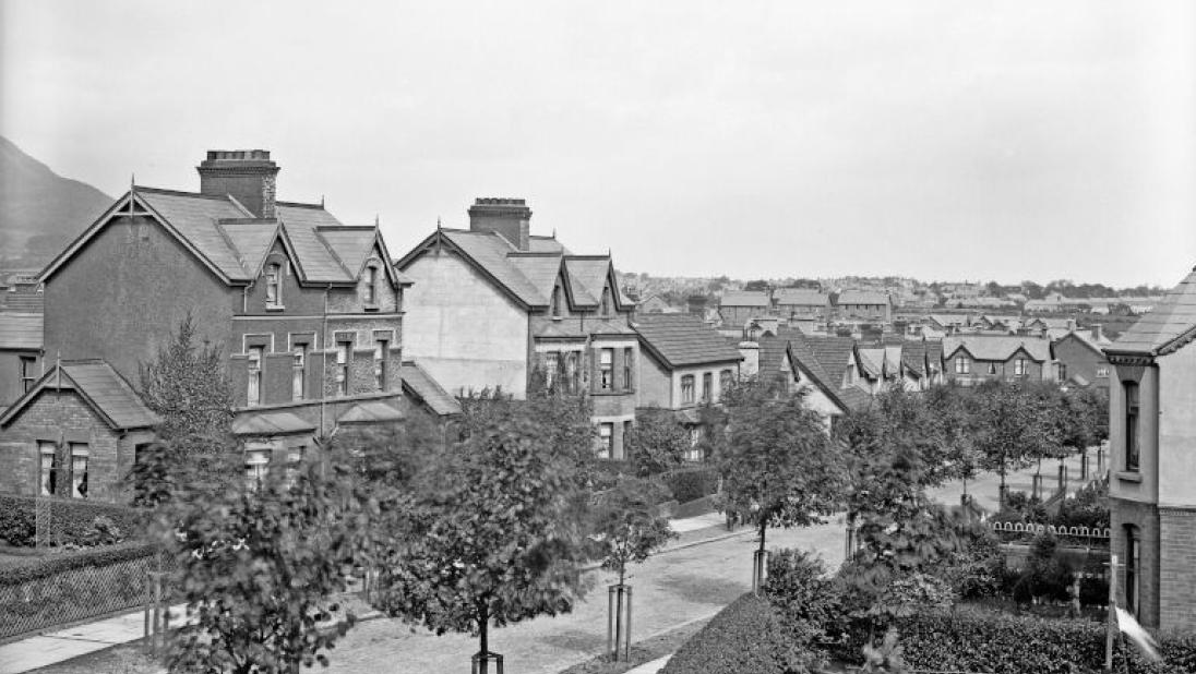 Elevated view of Kingsmere Avenue, Cliftonville Gardens, black and white photograph