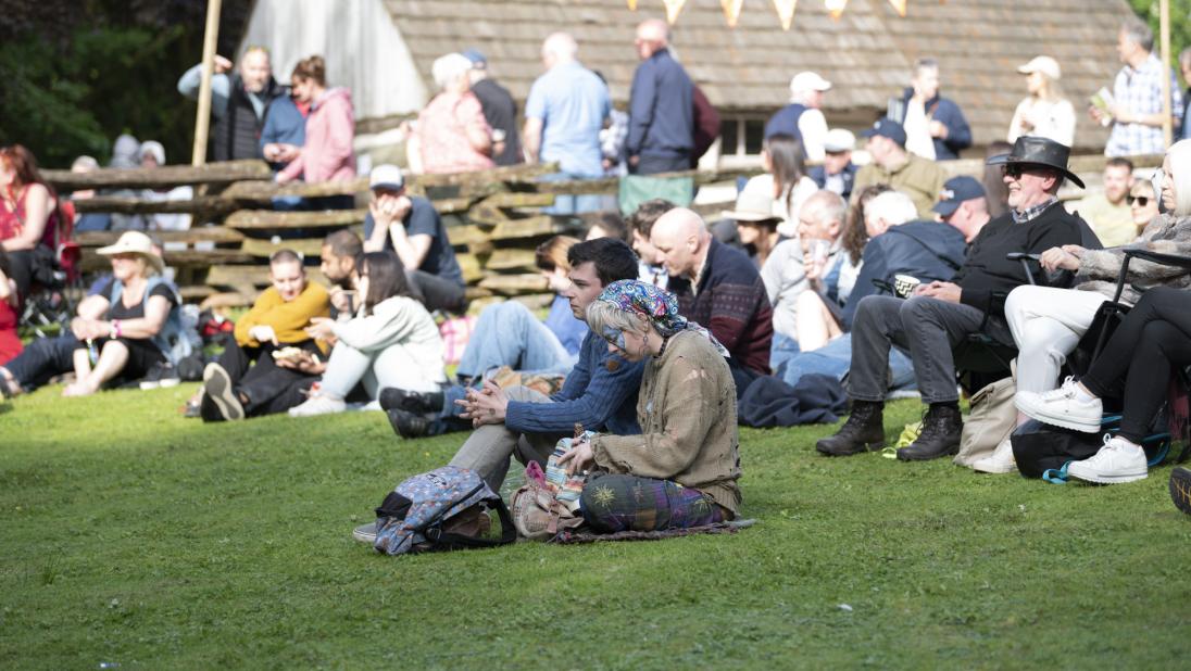 The crowd in the sunshine