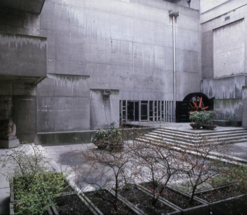 museum courtytard