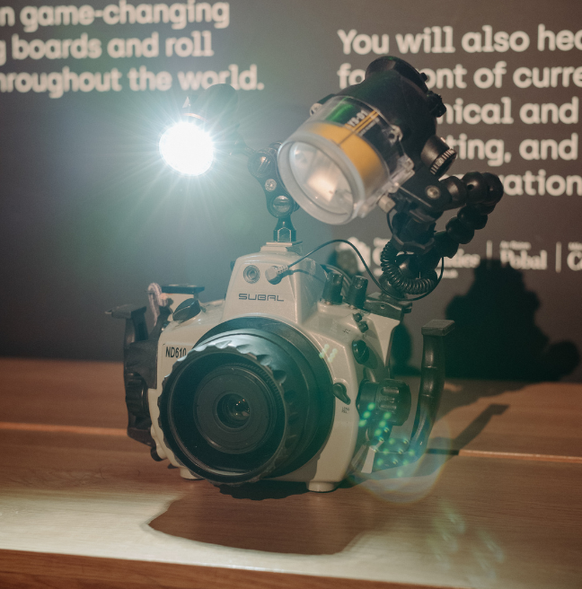 Digital underwater camera